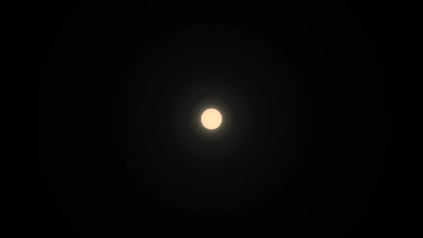 Mercúrio, Vênus, Terra e Marte passando pela câmera, um de cada vez, cada um iluminado de lado pelo Sol.